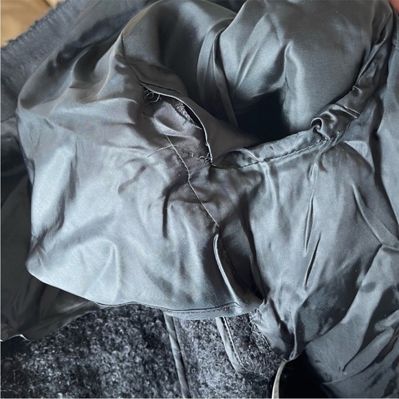 AKRIS Punto 3/4 sleeves blazer w/patent leather
accents. black. Size 6 US - Picture 16 of 16